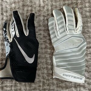 NIKE ALPHA Boys Youth Medium White Black & Grey 2 Single Football Gloves